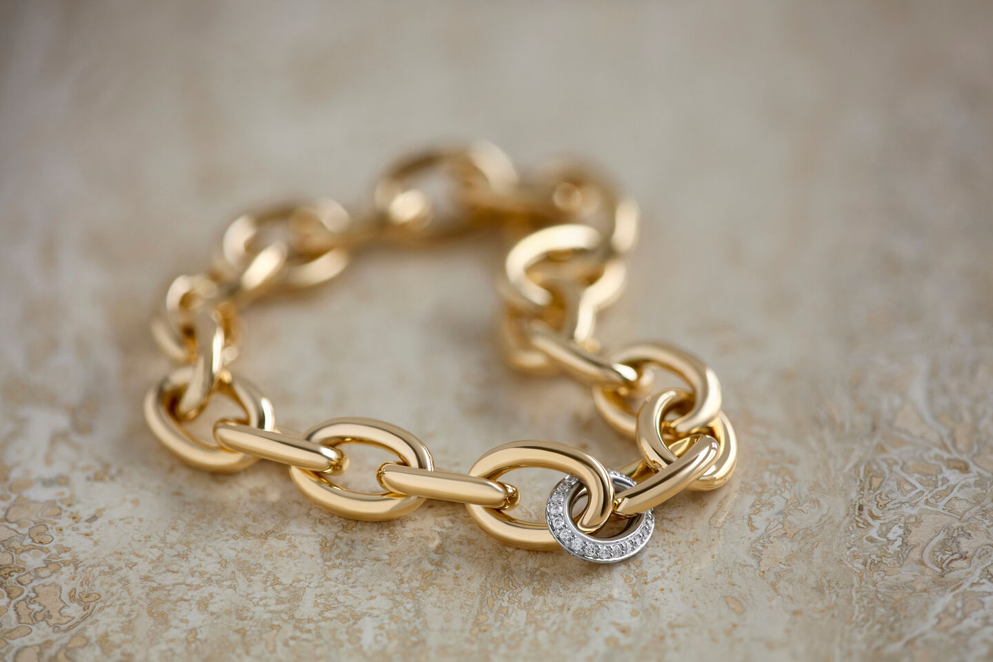 Closeup of Toscano chain with diamonds
